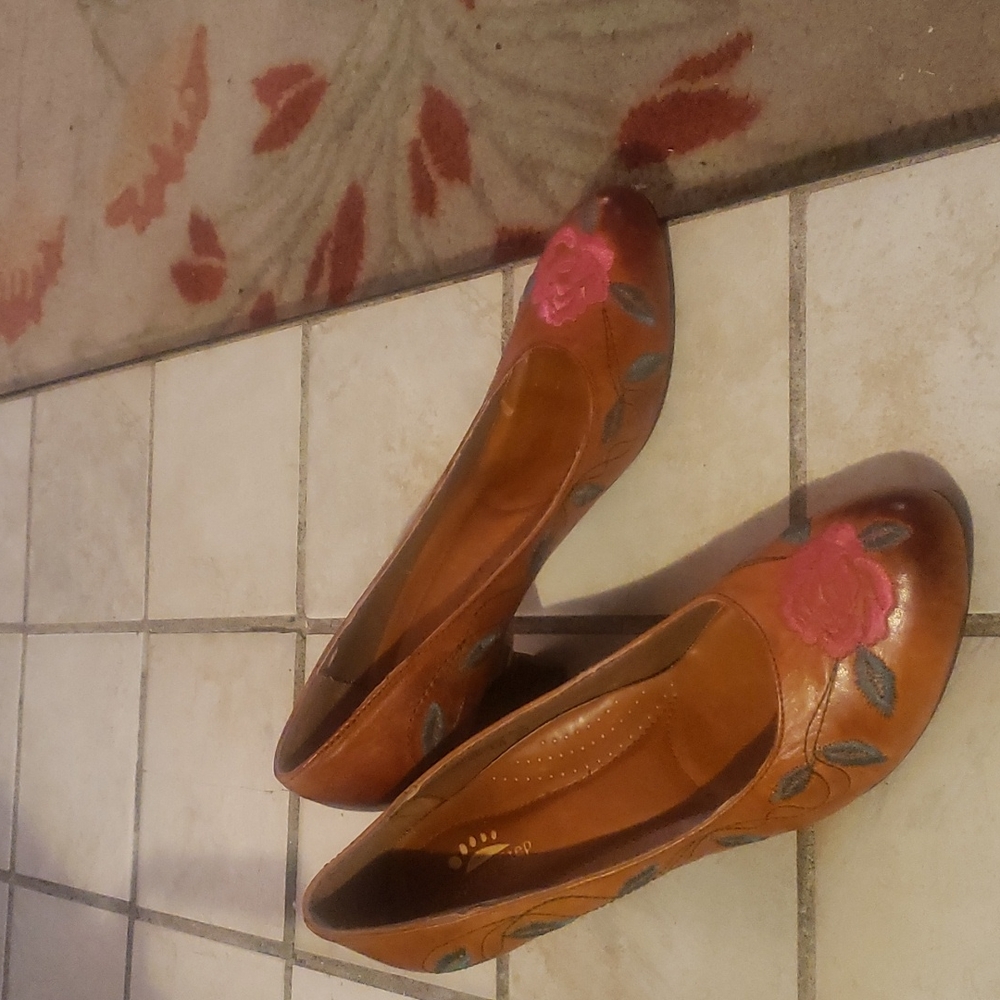 Spring Step Womens 38 US 7. 5 Brown Primrose LEATHER HEELS Embroidered Rose